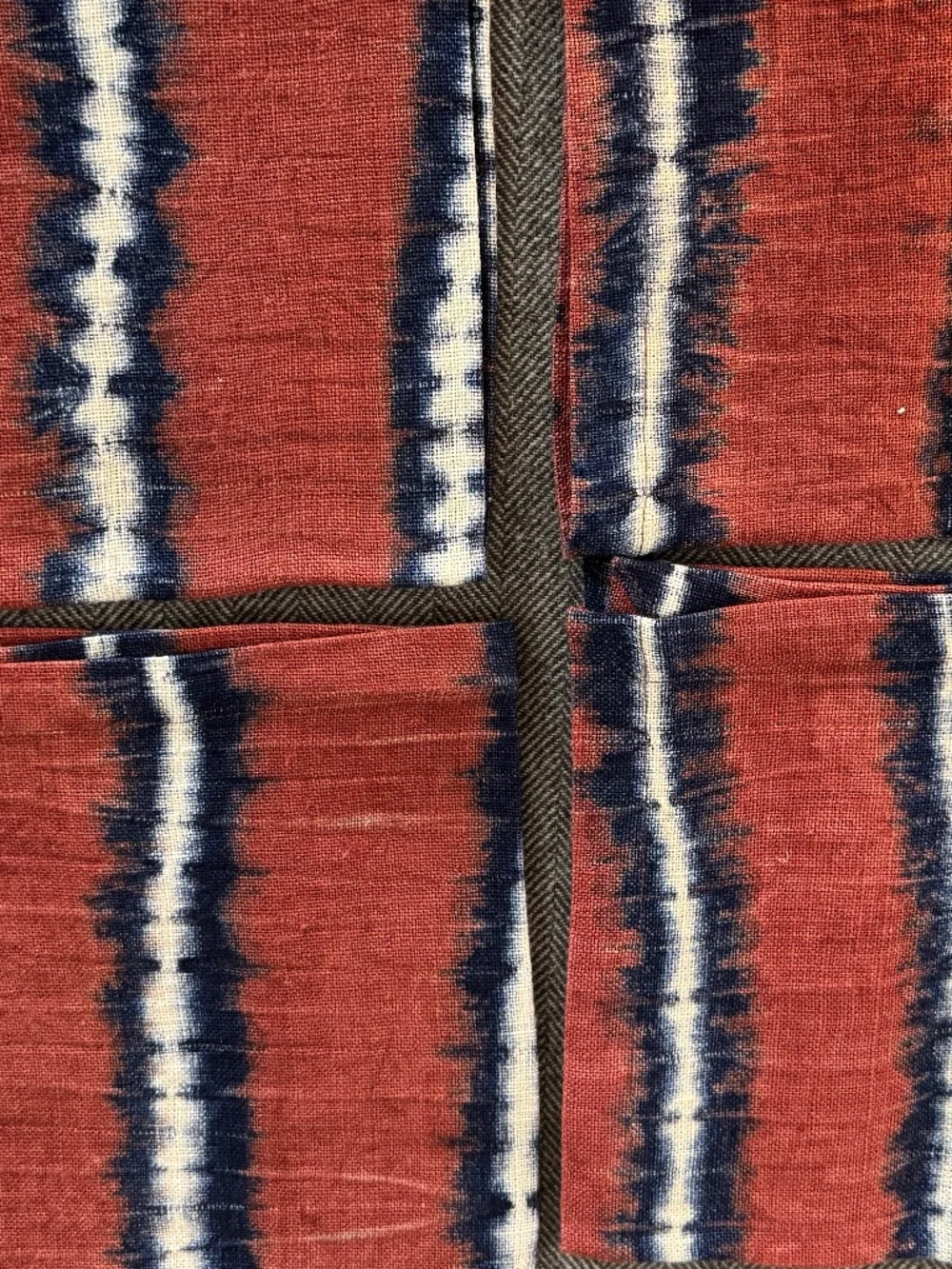 NWOT, ROOST, BEAUTIFUL, 100% LINEN SHIBORI NAPKINS IN RUST LINES S/4